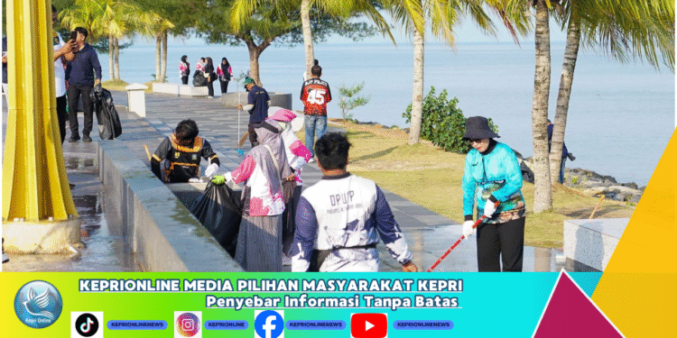 Sekda Misni Pimpin Gotong Royong di Kawasan Gurindam XII