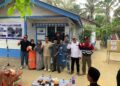 PT AAP Serahkan Beda Rumah dan Bantuan Paket Sembako ke Warga Teluk Lekup