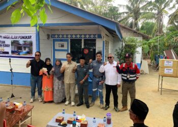 PT AAP Serahkan Beda Rumah dan Bantuan Paket Sembako ke Warga Teluk Lekup